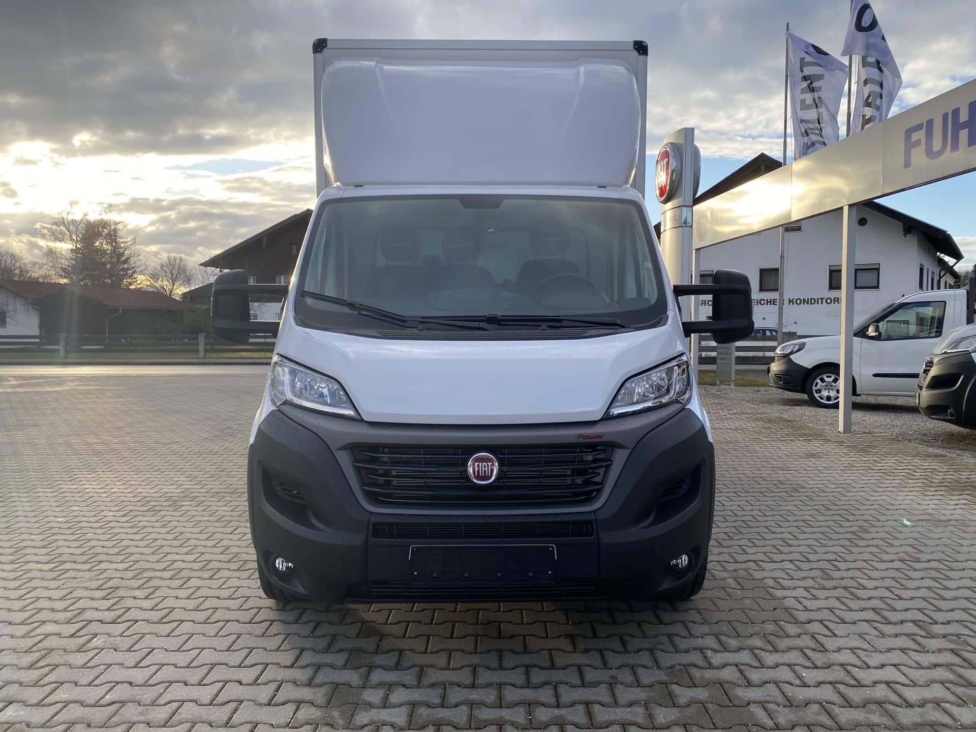 Fiat Ducato Humbaur Leichtbaukoffer Frontansicht