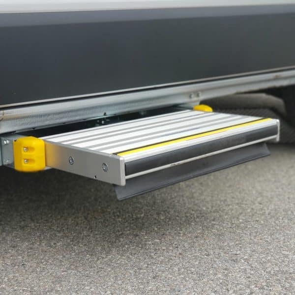 behindertenfahrzeug fiat-talento-trittstufen