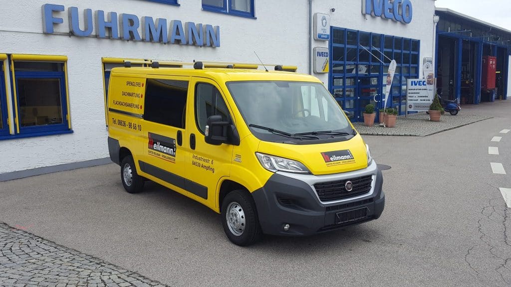 Laderaumausbau Fuhrmann Fahrzeugbau mit Schnierle Doppelspacer-Boden und flexiblen Einzelsitzen