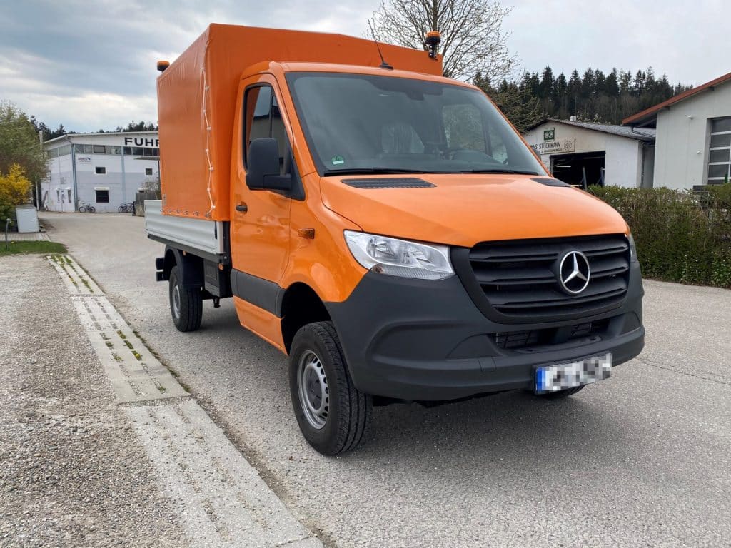 Mercedes_Sprinter_Pritsche_Plane
